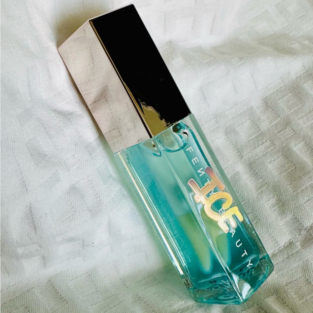 Fenty Beauty Cold Heart’d Ice Gloss Bomb  Universal Lip Luminizer